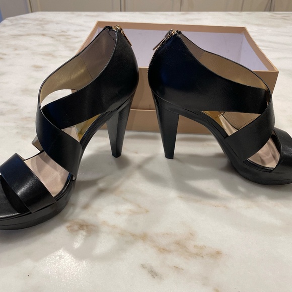 Holiday Dress Black Leather Shoe Sandals, Michael Kore Elena Platform Modern - Picture 2 of 10